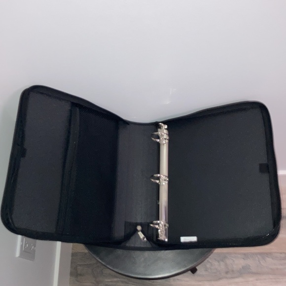 Hilroy 1-1/2” Zip Up Binder - Picture 3 of 4